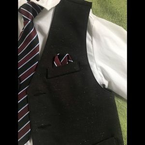 3 piece boys outfit. Burgundy pants, white shirt and tie.update to 4 pieces